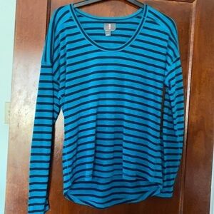 I Jeans by Buffalo women’s tee; size medium